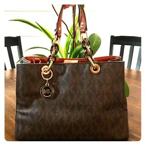 Michael Kors Cynthia Med Signature Satchell